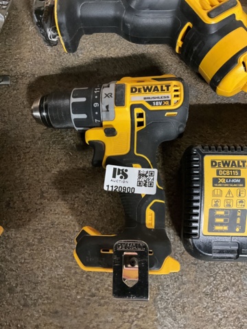 1120900-4 7 pcs. machines Devalt with battery and charger