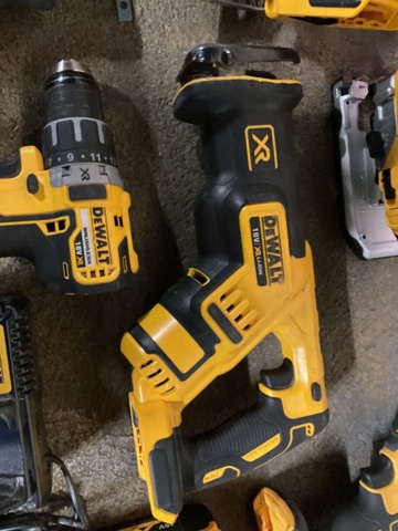 1120900-5 7 pcs. machines Devalt with battery and charger