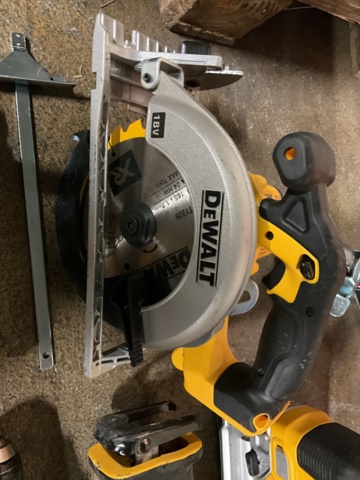 1120900-6 7 pcs. machines Devalt with battery and charger