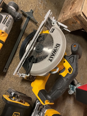 1120900-7 7 pcs. machines Devalt with battery and charger