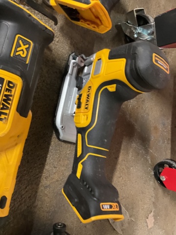 1120900-8 7 pcs. machines Devalt with battery and charger