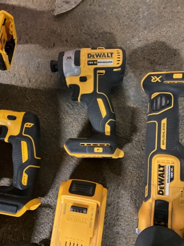 1120900-10 7 pcs. machines Devalt with battery and charger