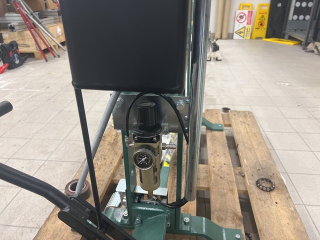 1051839-4 Verkstadspress Compac