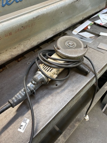 1065062-1 Older model angle grinder