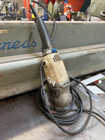 1065062-2 Older model angle grinder