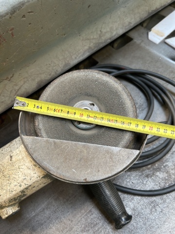 1065062-7 Older model angle grinder