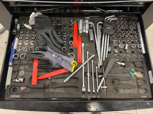 1051860-4 Verktygsvagn med innehåll - Sonic S10