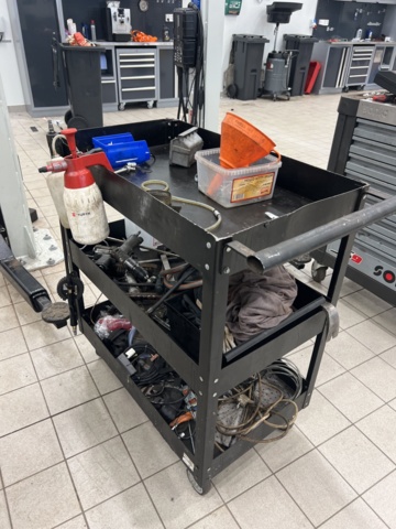 1051863-2 Verktygsvagn med innehåll