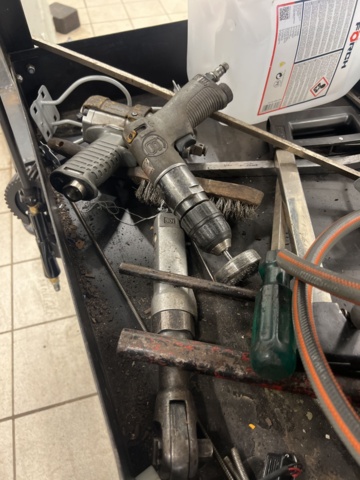 1051863-5 Verktygsvagn med innehåll