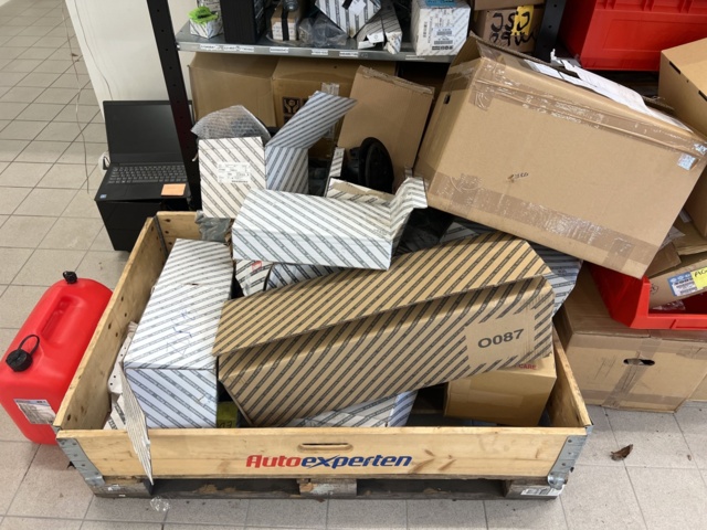 1051826-28 Lot with spare parts stock for Fiat, Jeep, Alfa Romeo and more
