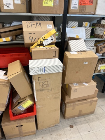 1051826-29 Lot with spare parts stock for Fiat, Jeep, Alfa Romeo and more