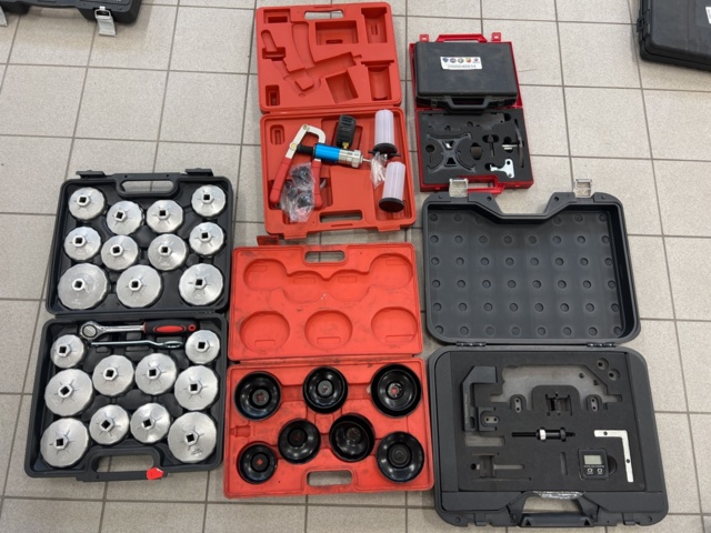 1051901-1 Special pullers and tools