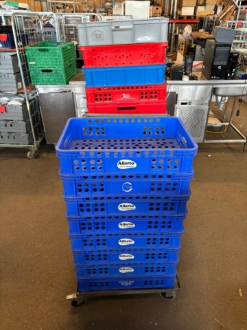 899794-2 3 rullvagnar med ca 25 Plast/brödbackar