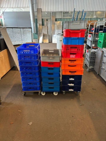 899794-3 3 rullvagnar med ca 25 Plast/brödbackar