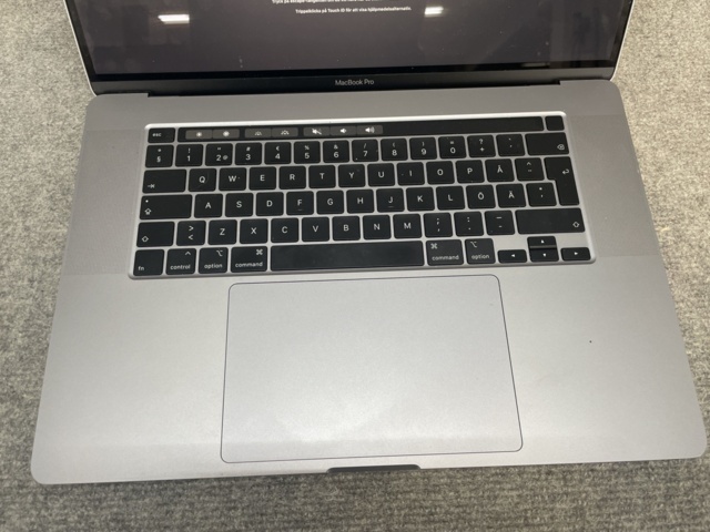 1110417-2 MacBook Pro laptop