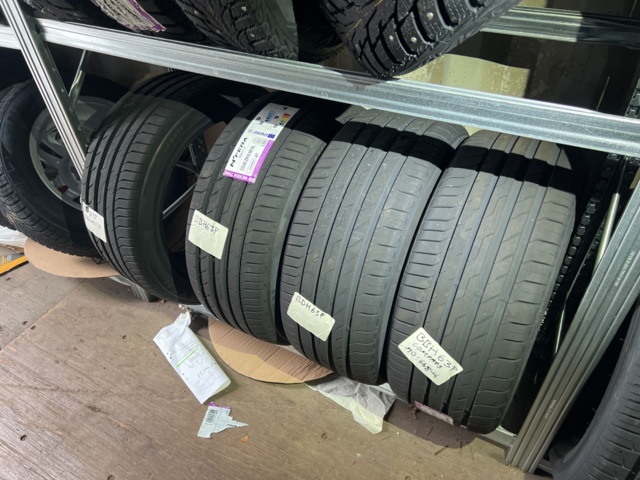 1051982-10 Däck sortiment cirka 20 uppsättningar