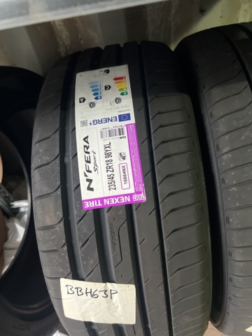 1051982-11 Däck sortiment cirka 20 uppsättningar