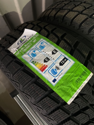 1051982-13 Däck sortiment cirka 20 uppsättningar