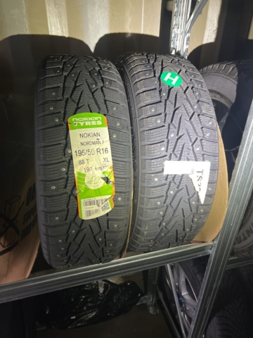 1051982-15 Däck sortiment cirka 20 uppsättningar