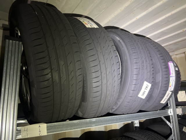 1051982-17 Däck sortiment cirka 20 uppsättningar