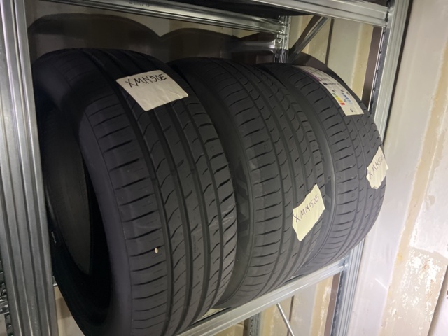 1051982-20 Däck sortiment cirka 20 uppsättningar