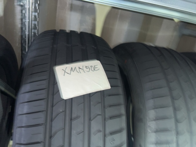 1051982-21 Däck sortiment cirka 20 uppsättningar