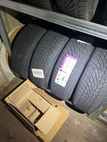 1051982-22 Däck sortiment cirka 20 uppsättningar