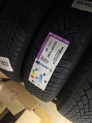 1051982-23 Däck sortiment cirka 20 uppsättningar