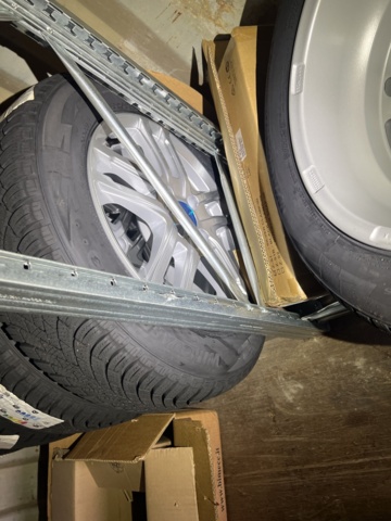1051982-24 Däck sortiment cirka 20 uppsättningar