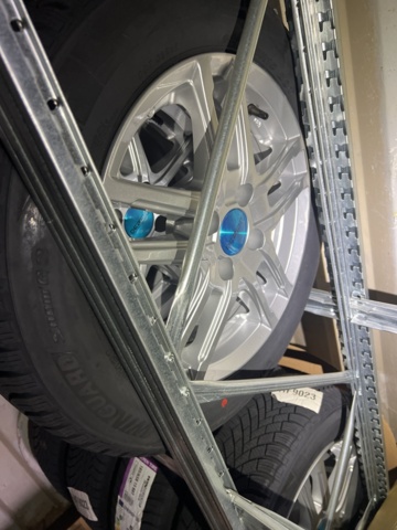 1051982-27 Däck sortiment cirka 20 uppsättningar