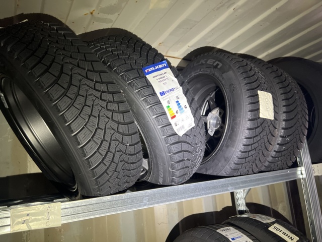 1051982-29 Däck sortiment cirka 20 uppsättningar