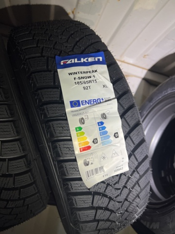 1051982-30 Däck sortiment cirka 20 uppsättningar