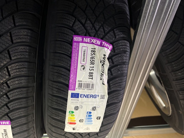 1051982-33 Däck sortiment cirka 20 uppsättningar