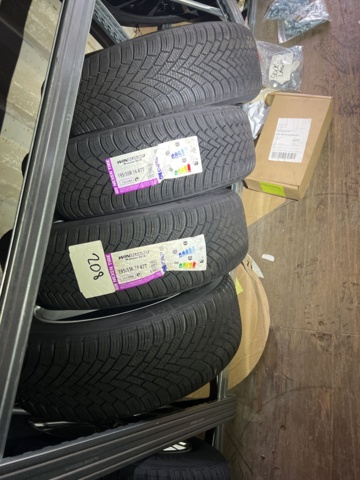 1051982-34 Däck sortiment cirka 20 uppsättningar