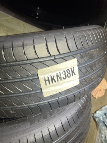 1051982-38 Däck sortiment cirka 20 uppsättningar