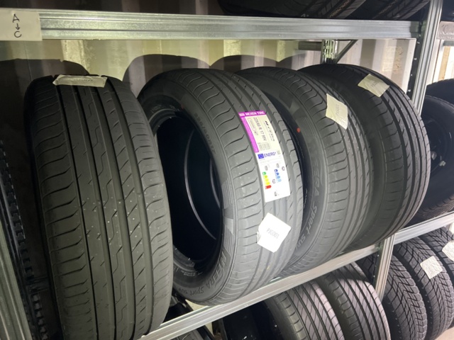 1051982-40 Däck sortiment cirka 20 uppsättningar