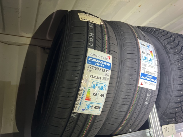 1051982-42 Däck sortiment cirka 20 uppsättningar