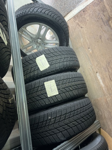 1051982-44 Däck sortiment cirka 20 uppsättningar