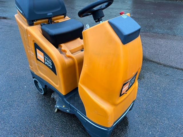 1051920-7 Combined scrubber Taski Swingo 2100µicro