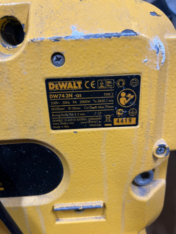 1149055-4 Cut & miter saw DeWalt 743N