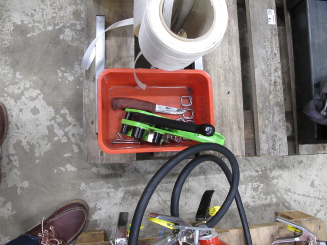 1159401-3 Banding device with bands and clamps