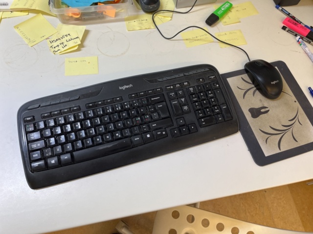 1131935-4 Computer kit with computer, screen, camera. speaker system and more