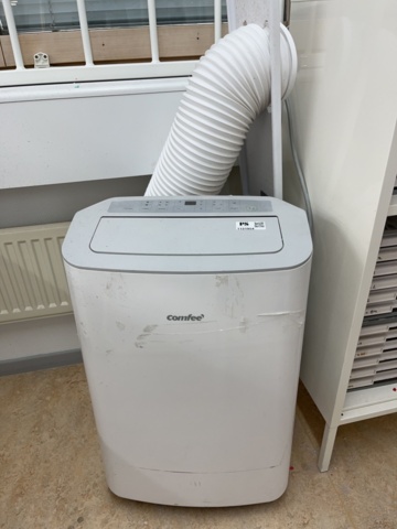 1131954-1 Portable AC with exhaust air hose - Comfee MPDB-09CRN7