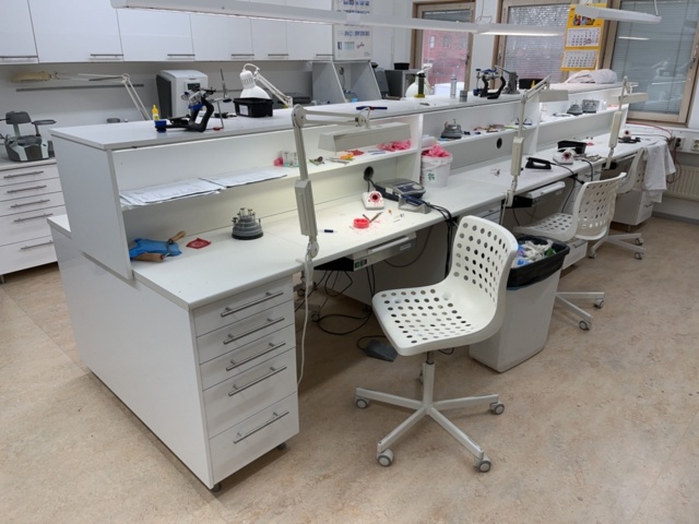 1131955-1 Workstations x6 with included dental equipment