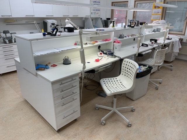 1131955-20 Workstations x6 with included dental equipment