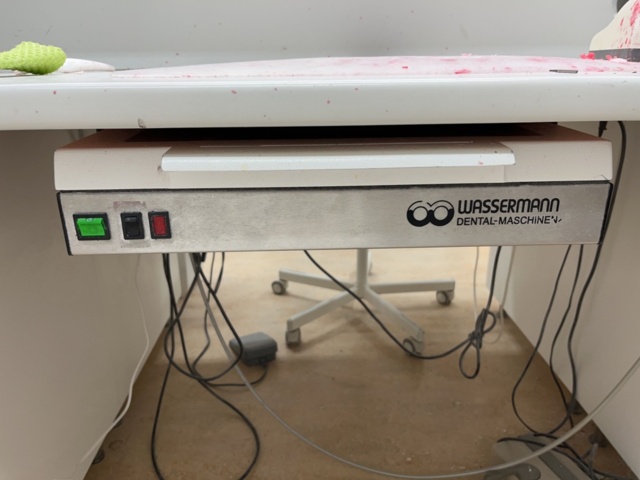 1131955-9 Workstations x6 with included dental equipment