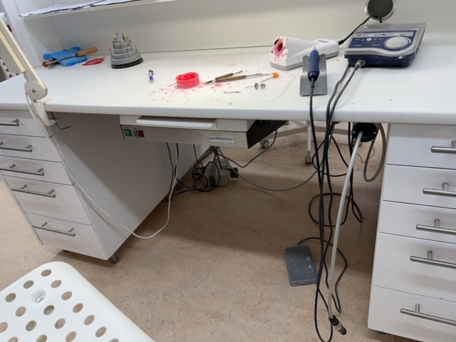 1131955-13 Workstations x6 with included dental equipment