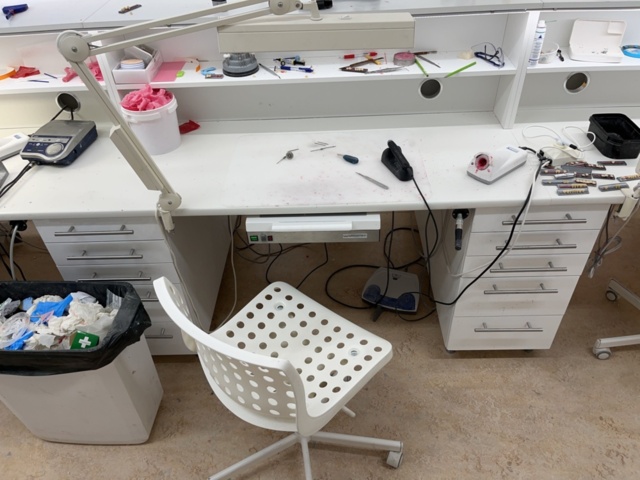 1131955-14 Workstations x6 with included dental equipment