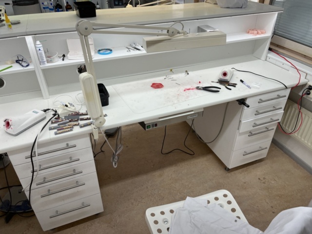 1131955-16 Workstations x6 with included dental equipment