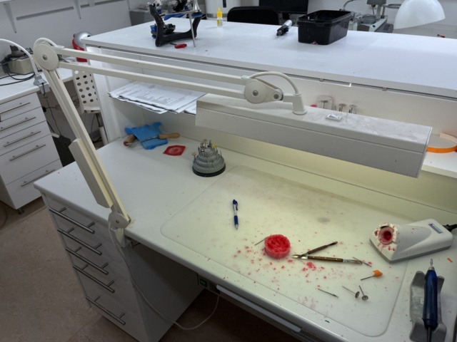 1131955-19 Workstations x6 with included dental equipment